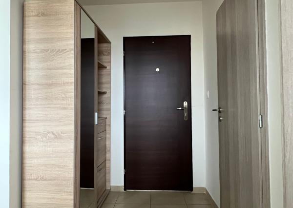 Prenájom 2-izbového bytu v blízkosti električky – Farského