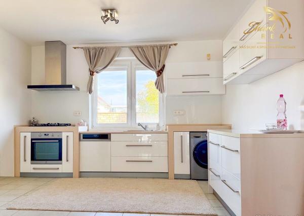 Priestranný 6izbový rodinný dom