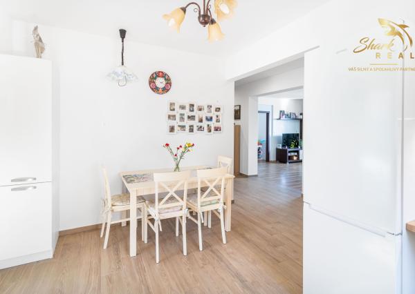 Vkusne zmodernizovaný rodinný dom + 1 726 m² krásnej záhrady