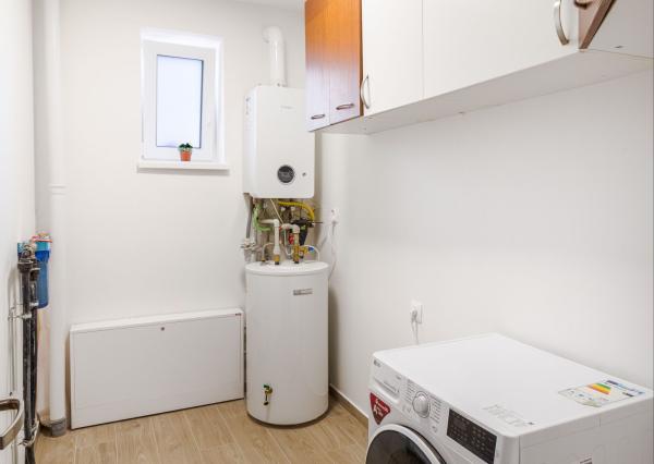 Vkusne zmodernizovaný rodinný dom + 1 726 m² krásnej záhrady