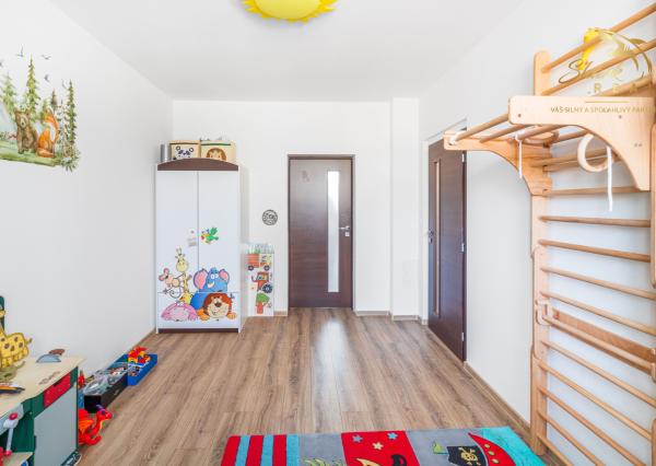 Vkusne zmodernizovaný rodinný dom + 1 726 m² krásnej záhrady