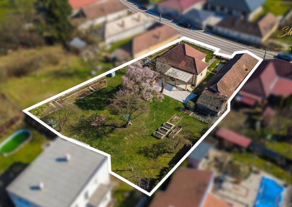 Vkusne zmodernizovaný rodinný dom + 1 726 m² krásnej záhrady