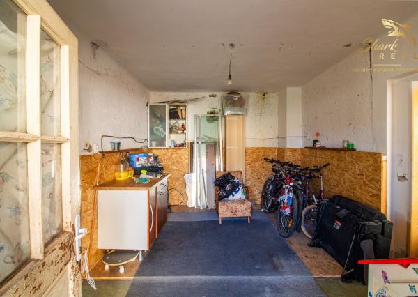 Vkusne zmodernizovaný rodinný dom + 1 726 m² krásnej záhrady