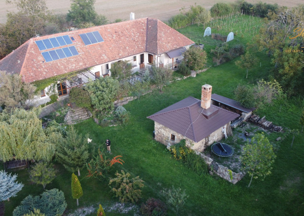 TOP PONUKA! - Rodinný dom so stodolou na samote.