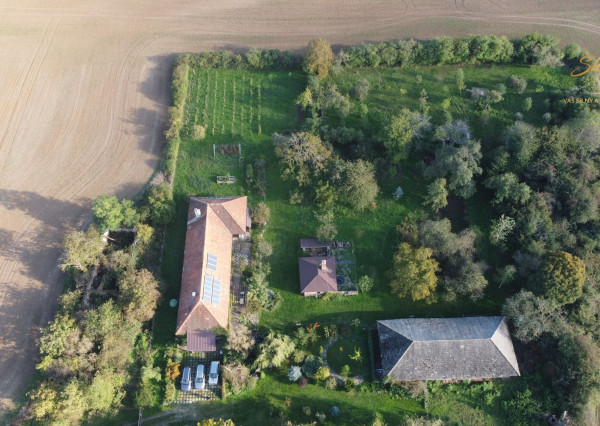 TOP PONUKA! - Rodinný dom so stodolou na samote.