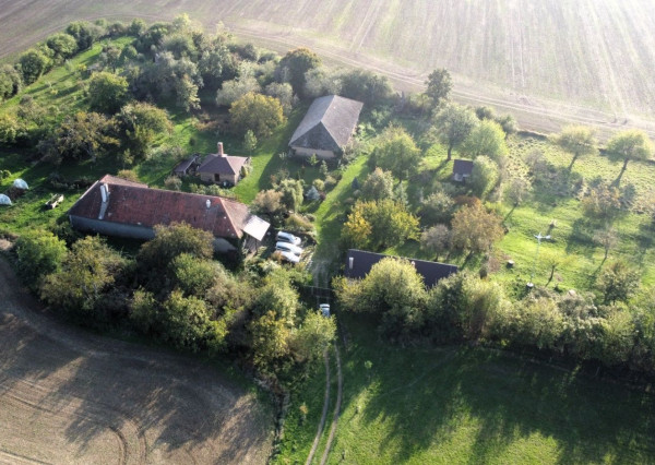 TOP PONUKA! - Rodinný dom so stodolou na samote.