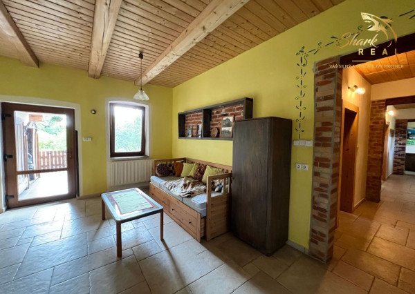 TOP PONUKA! - Rodinný dom so stodolou na samote.