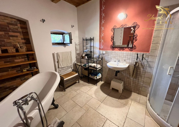 TOP PONUKA! - Rodinný dom so stodolou na samote.