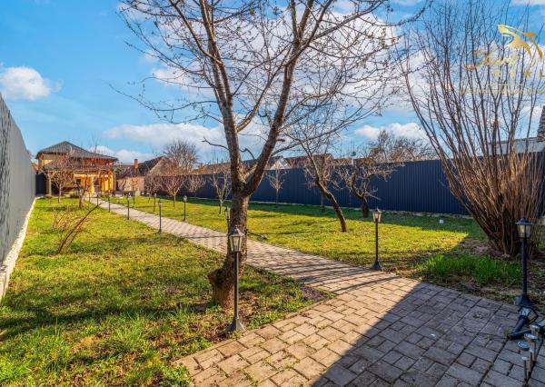 Nadštandardný 6-izbový dom so 6 kúpeľňami,veľkým pozemkom a terasou– ideálny aj na podnikanie