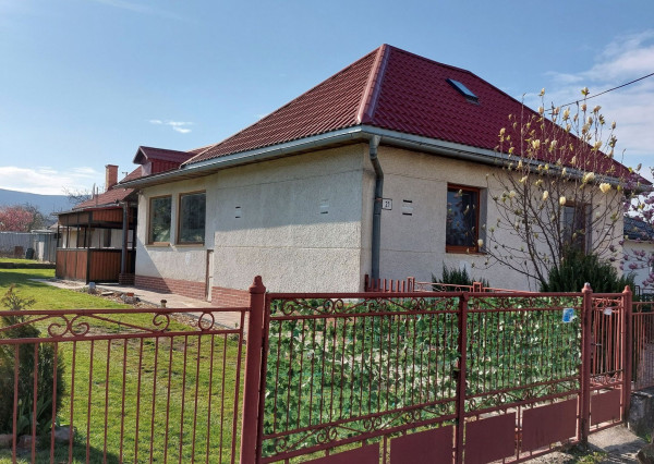  Priestranný 5-izbový rodinný dom po rekonštrukcii | 2 bytové jednotky | veľký pozemok | Malé Ozorovce