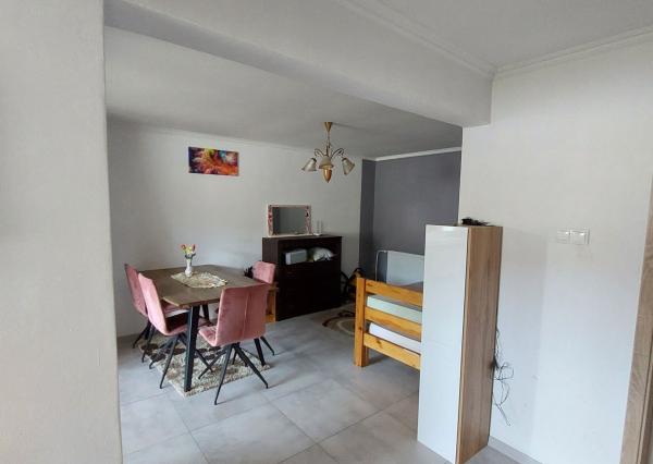  Priestranný 5-izbový rodinný dom po rekonštrukcii | 2 bytové jednotky | veľký pozemok | Malé Ozorovce