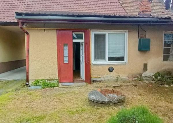 Dva rodinné domy na predaj v centre Žarnovice