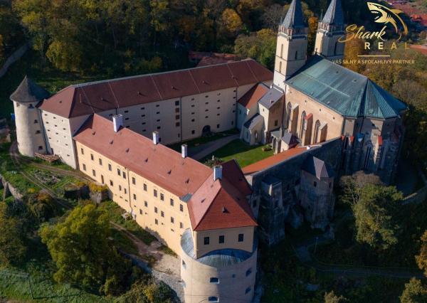 Nová cena! Rodinný dom s veľkorysým investičným pozemkom