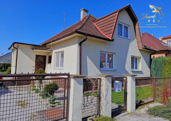 Rodinný dom s letnou kuchyňou a peknou záhradou