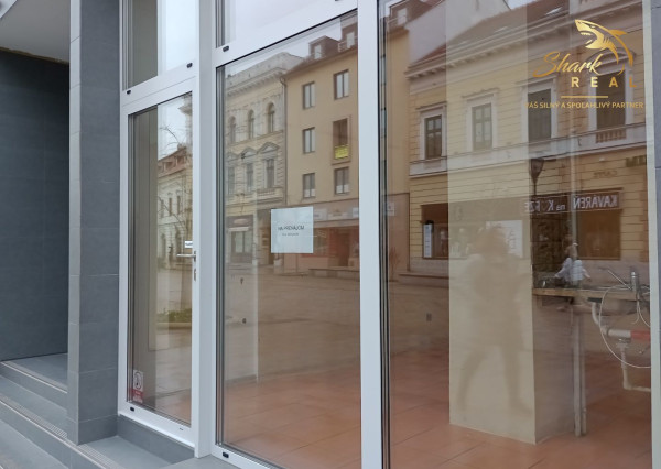 Kancelária na prenájom s priamym vstupom z pešej zóny