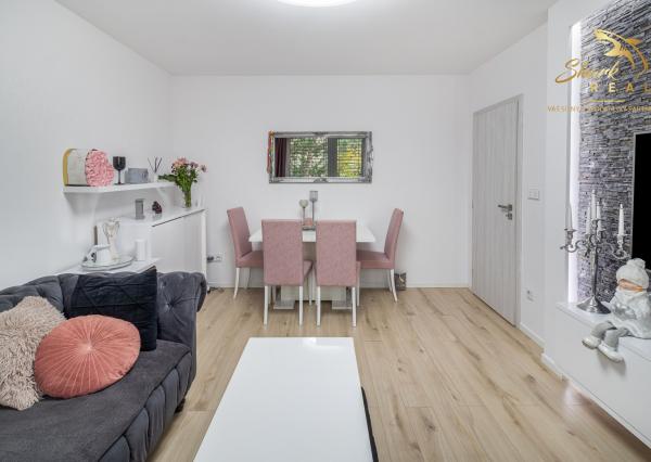 Svetlý dizajnový byt s nadštandardným zariadením - Javorová, Piešťany