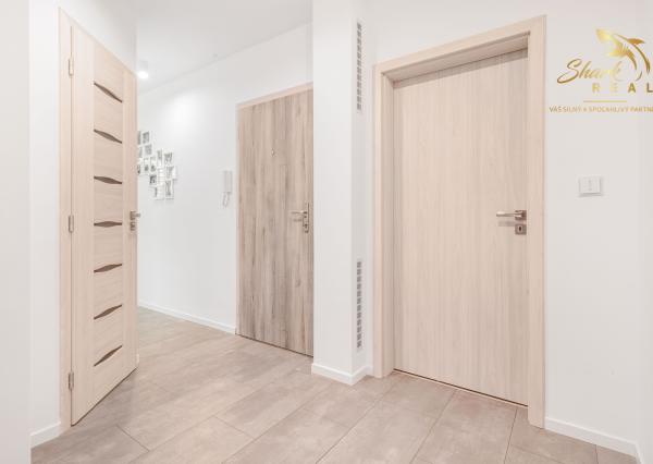 Svetlý dizajnový byt s nadštandardným zariadením - Javorová, Piešťany
