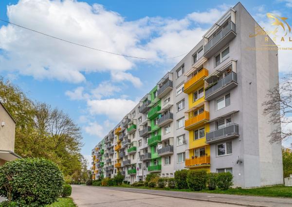 Svetlý dizajnový byt s nadštandardným zariadením - Javorová, Piešťany