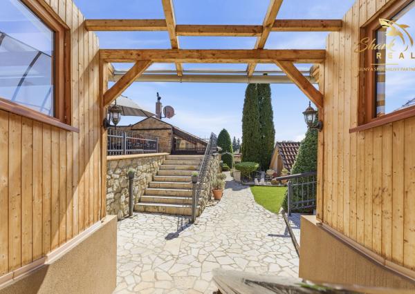 5-izbový RODINNÝ DOM, bazén, terasa, altánok, zeleň, VAŠE NOVÉ MIESTO PRE ŽIVOT