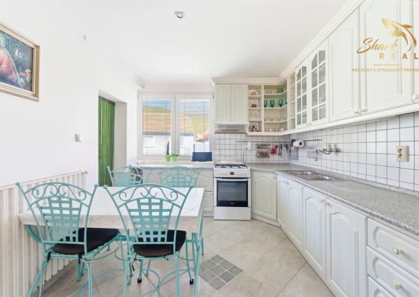 5-izbový RODINNÝ DOM, bazén, terasa, altánok, zeleň, VAŠE NOVÉ MIESTO PRE ŽIVOT