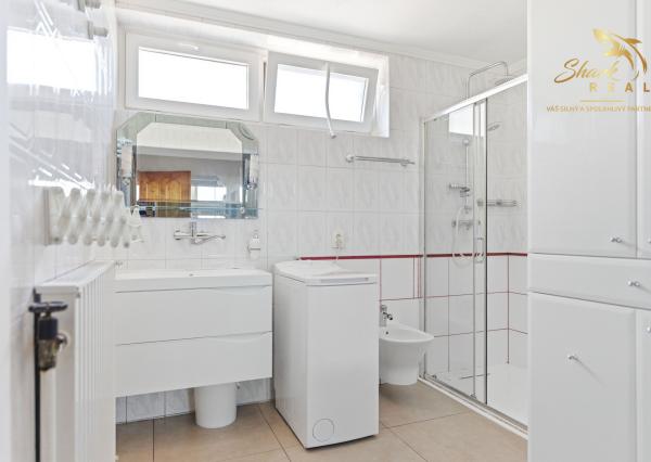 5-izbový RODINNÝ DOM, bazén, terasa, altánok, zeleň, VAŠE NOVÉ MIESTO PRE ŽIVOT