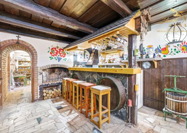 5-izbový RODINNÝ DOM, bazén, terasa, altánok, zeleň, VAŠE NOVÉ MIESTO PRE ŽIVOT