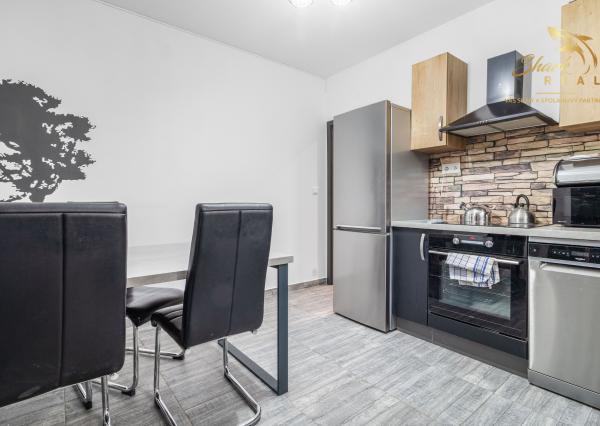 Priestranný 3-izbový byt s balkónom kúsok od stanice – Piešťany