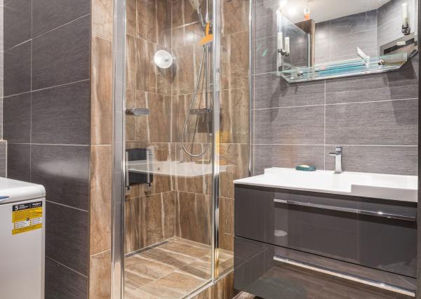 Priestranný 3-izbový byt s balkónom kúsok od stanice – Piešťany