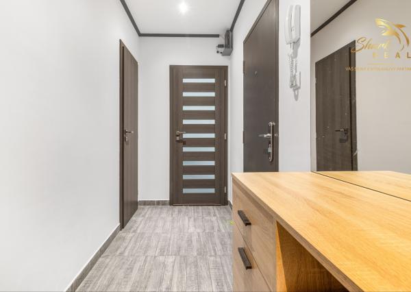 Priestranný 3-izbový byt s balkónom kúsok od stanice – Piešťany