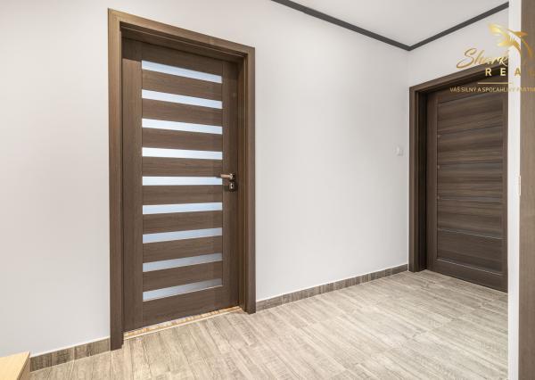 Priestranný 3-izbový byt s balkónom kúsok od stanice – Piešťany