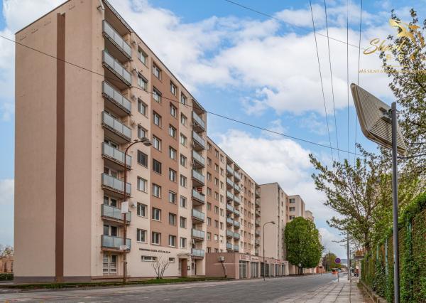 Priestranný 3-izbový byt s balkónom kúsok od stanice – Piešťany