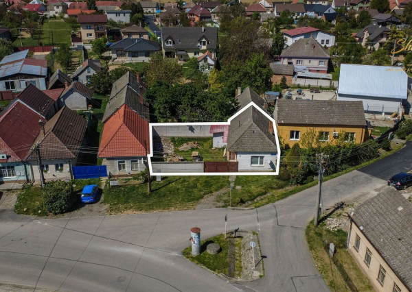 Dom s obrovským potenciálom v centre obce - Podolie