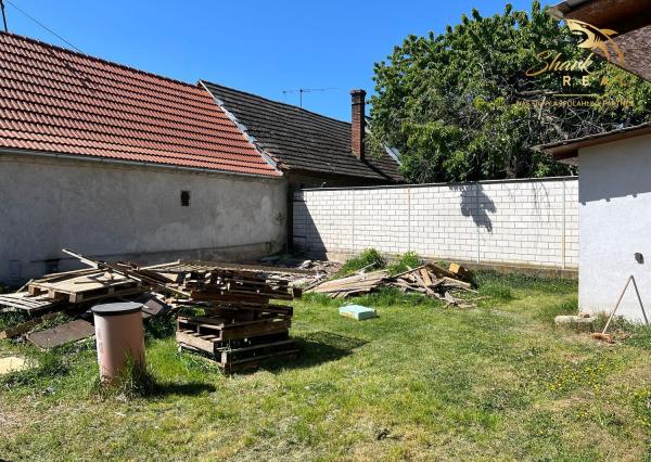 Dom s obrovským potenciálom v centre obce - Podolie