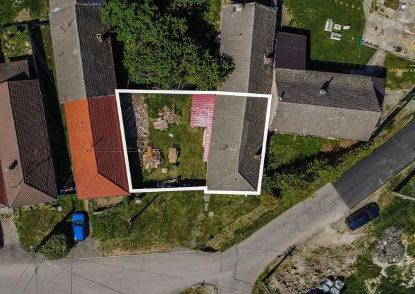 Dom s obrovským potenciálom v centre obce - Podolie