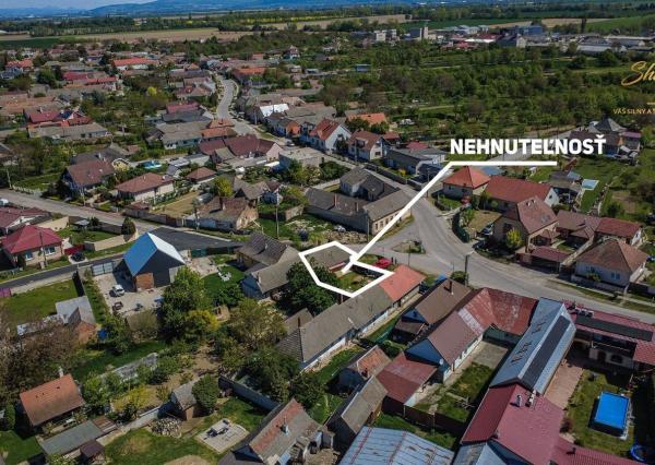 Dom s obrovským potenciálom v centre obce - Podolie