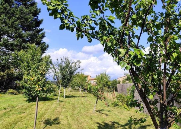 Slnečný pozemok s panoramatickým výhľadom