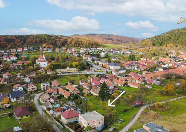 Slnečný pozemok s panoramatickým výhľadom
