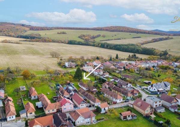 Slnečný pozemok s panoramatickým výhľadom