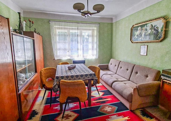 Vidiecky dom so 100 ročnou hruškou