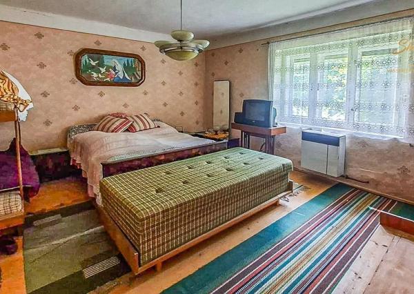 Vidiecky dom so 100 ročnou hruškou