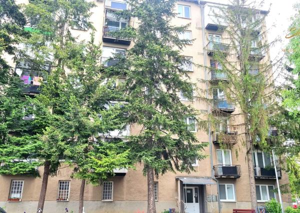 ZNÍŽENÁ CENA 2-IZBOVÝ BYT S BALKÓNOM V CENTRE TREBIŠOVA