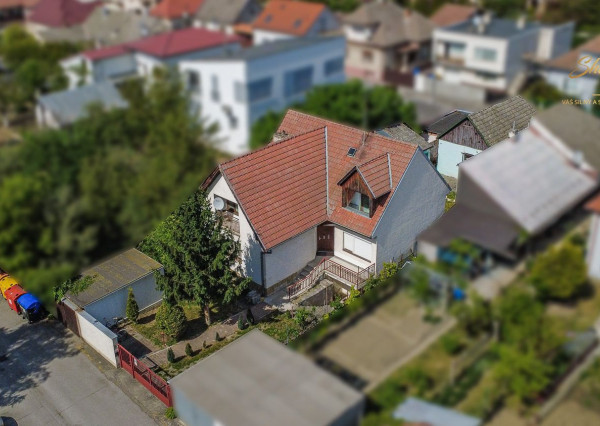 Poschodový dom v tichej lokalite Piešťan