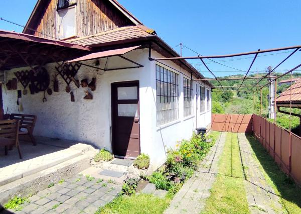 REZERVOVANÉ! Novinka! Dom s čarovnou záhradou a výhľadom na prírodu