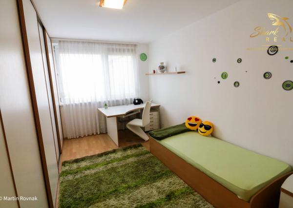 Súkromie uprostred mesta, garáž tam, kde iní parkujú na ulici | Námestie M. Benku