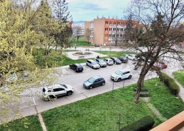 2 izbový byt -  kúsok od centra, s loggiou/balkónom ( + MOŽNÁ DOHODA NA CENE !!! )