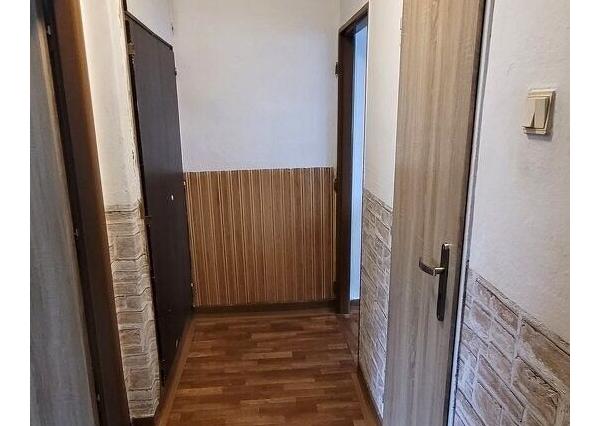 2 izbový byt -  kúsok od centra, s loggiou/balkónom ( + MOŽNÁ DOHODA NA CENE !!! )