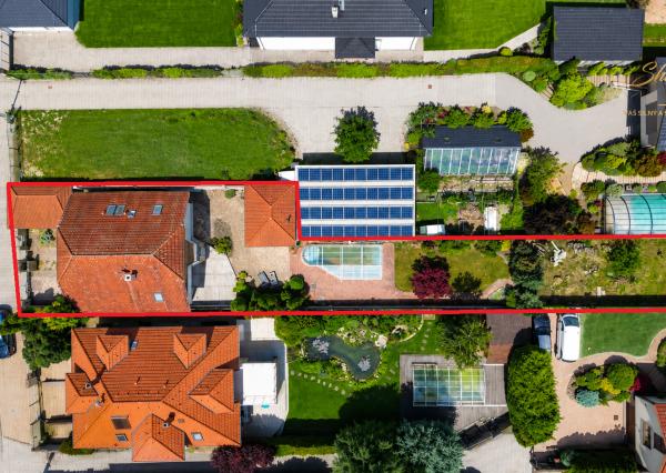 Na predaj: Nadštandardný 4- izbový rodinný dom s bazénom a krbom - Viničné