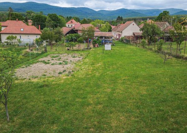 Pokoj, priestor a súkromie. Očarujúca chalupa na predaj.