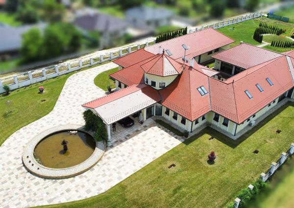 Jedinečná rodinná vila s výbornou strategickou polohou