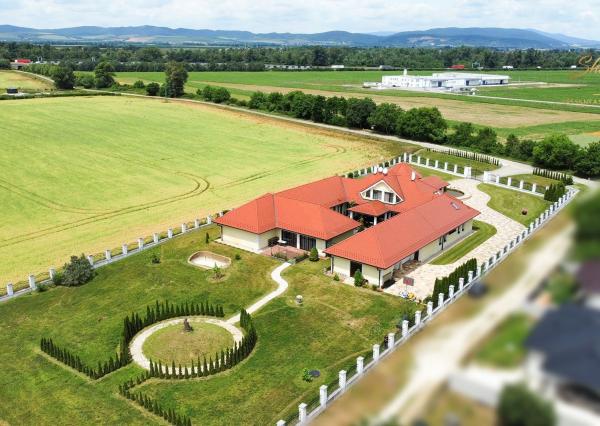 Jedinečná rodinná vila s výbornou strategickou polohou